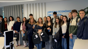 A Oficina Económica de Galicia recibe a visita dos alumnos de 2º de Bacharelato do Colexio Maristas Cristo-Rey da Coruña