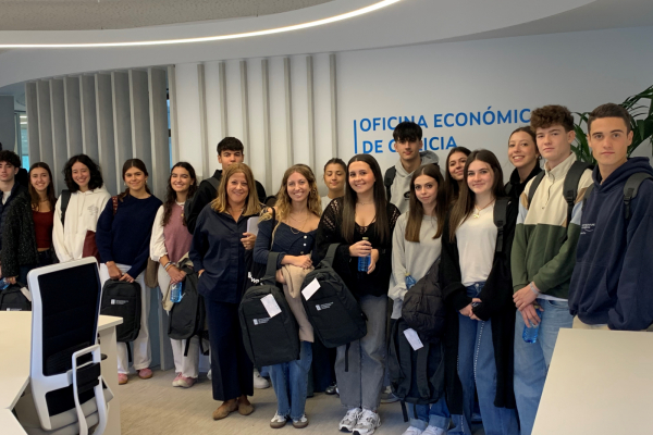 La Oficina Económica de Galicia recibe la visita de los alumnos de 2º de Bachillerato del Colegio Maristas Cristo-Rey de A Coruña