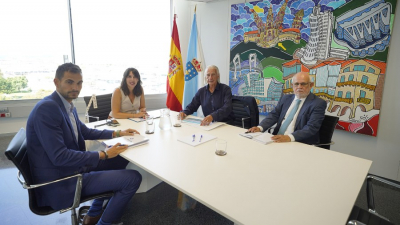 Lorenzana mantiene un encuentro con el Grupo Alvariño para conocer los proyectos en los que trabaja