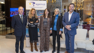 A conselleira de Economía, Industria e Innovación, María Jesús Lorenzana, asistiu en Vigo a un almorzo organizado pola Asociación Clúster de Empresas de Enxeñaría, Consultoría e Servizos Tecnolóxicos de Galicia (Ageinco), onde lles trasladou o esforzo que a Xunta está realizando para ser unha administración facilitadora da actividade empresarial.  Neste sentido, referiuse ás medidas que se están adoptando para conseguir unha redución de órganos e trámites que permita unha interlocución fluída e áxil entre o tecido e a administración. É o caso da Oficina Económica de Galicia, que actuará como xanela única con persoal especializado; o Plan de impulso e aceleración de proxectos industriais ,que inclúe accións de acompañamento e asesoramento; ou a adaptación do modelo de proxectos industriais estratéxicos que se estende aos de menor tamaño -a partir de 2 M€ e 25 empregos-.